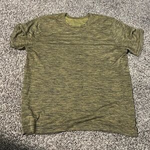 Lululemon men’s Metal Vent Tech Short-Sleeve Shirt - size large